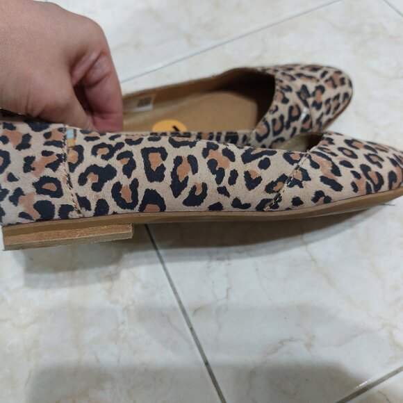 TOMS Julie Desert Tan Leopard Cheetah Animal Print Slip On Comfort Ballet Flats - Picture 7 of 10